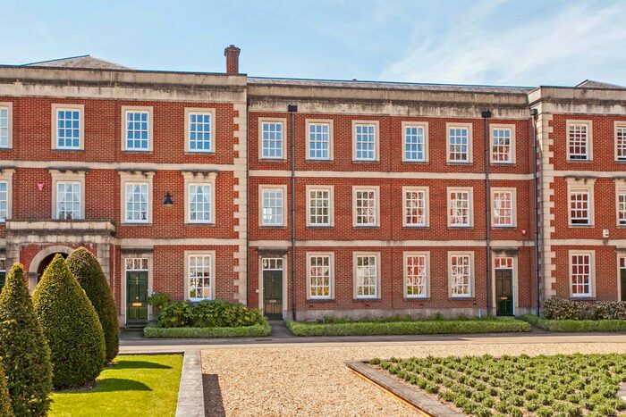 4 Bedroom Terraced House To Rent In Peninsula Square, Winchester, SO23