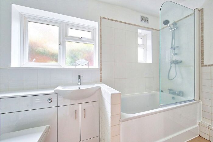 1 Bedroom Flat To Rent In Jedburgh Street, SW11