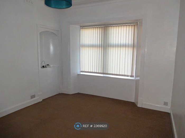 2 Bedroom Flat To Rent In Maxwellton Street, Paisley, PA1