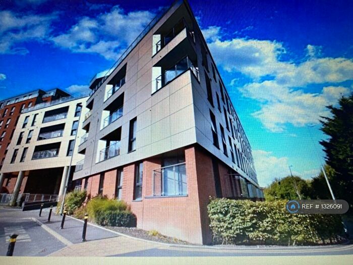2 Bedroom Flat To Rent In Salford, Salford, M3