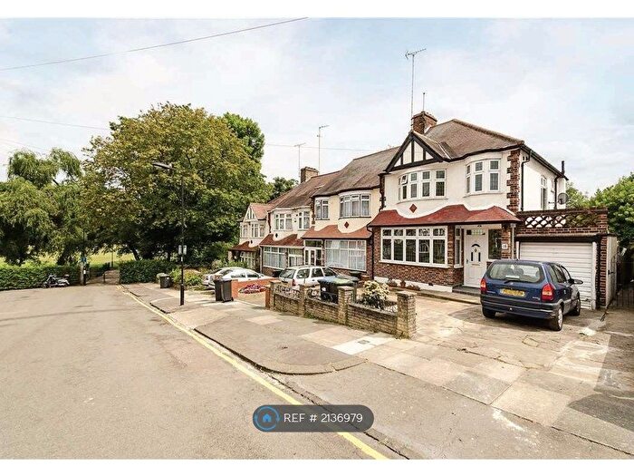 3 Bedroom Semi-Detached House To Rent In Arnos Road, London, N11