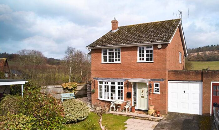 4 Bedroom Link Detached House For Sale In Mill Close, Middle Assendon, Henley-on-Thames, Oxfordshire, RG9