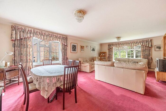 2 Bedroom Flat For Sale In Myrtleside Close, Northwood, HA6