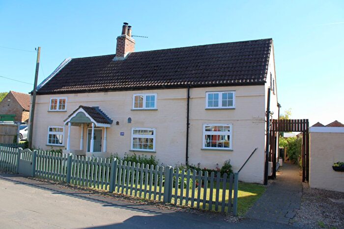 3 Bedroom Cottage For Sale In South Street, Barnetby, DN38