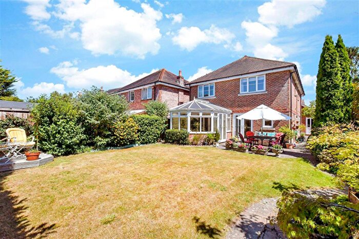 3 Bedroom Detached House For Sale In Deans Close, Fontwell, Arundel, West Sussex, BN18