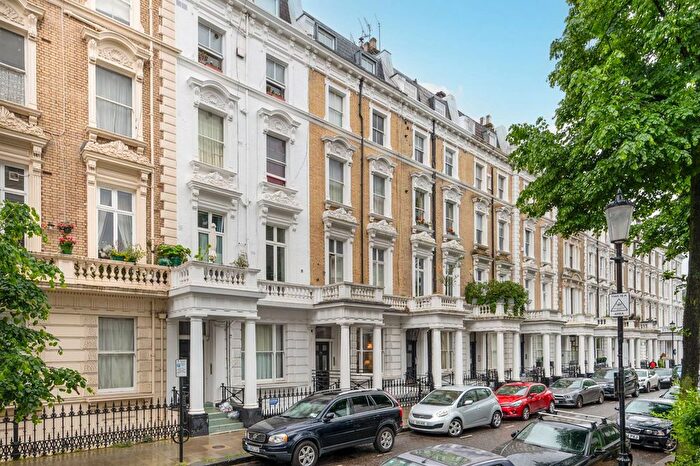 1 Bedroom Flat For Sale In Linden Gardens, Notting Hill Gate, London, W2