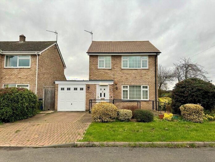 4 Bedroom Flat To Rent In Beckets Close, Ramsey, Huntingdon, PE26