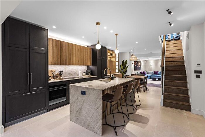 3 Bedroom Property To Rent In Princedale Road, Holland Park, W11