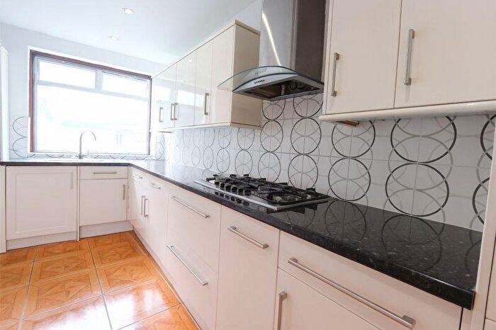 5 Bedroom House To Rent In X Bedroom House With Hmo Licence - Wood Green, N22