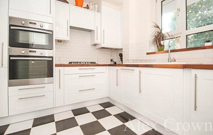 4 Bedroom Apartment To Rent In Skelton House, Mayville Estate, Stoke Newington, N16