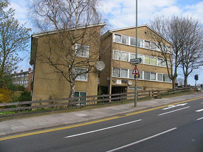 2 Bedroom Apartment To Rent In Brookhill Court, East Barnet, Hertfordshire, EN4