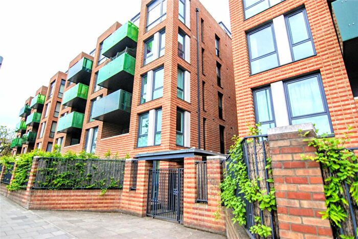 1 Bedroom Flat To Rent In Sunflower Court, Seven Sisters Road, Finsbury Park, London, N4