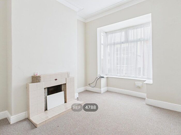 3 Bedroom Terraced House To Rent In Nepean Grove, Tyne Street, Hull, HU3