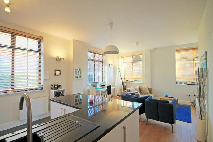 2 Bedroom Flat To Rent In Holly Road, Twickenham, TW1