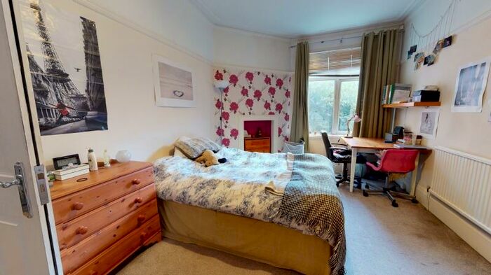 6 Bedroom Terraced House To Rent In St Michael`s Crescent, Headingley, Leeds, LS6