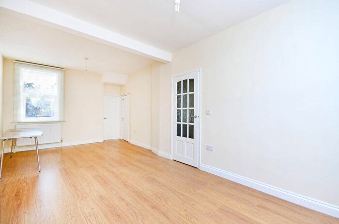 2 Bedroom House To Rent In Higham Hill, Walthamstow, London, E17