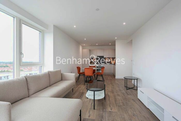 2 Bedroom Flat To Rent In High Street Quarter, Hounslow, TW3