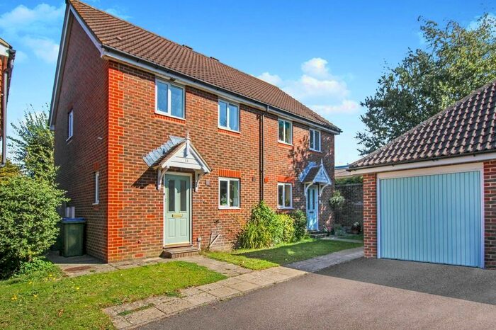 3 Bedroom Semi-Detached House To Rent In Leonard Way, Horsham, RH13