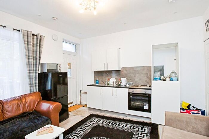 2 Bedroom End Of Terrace House For Sale In New Road, Halifax, HX1