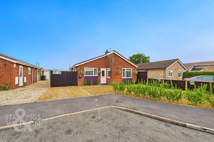 3 Bedroom Detached Bungalow For Sale In Cawstons Meadow, Poringland, Norwich, NR14