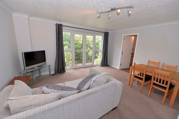 2 Bedroom Flat To Rent In Westridge Road, Southampton, SO17