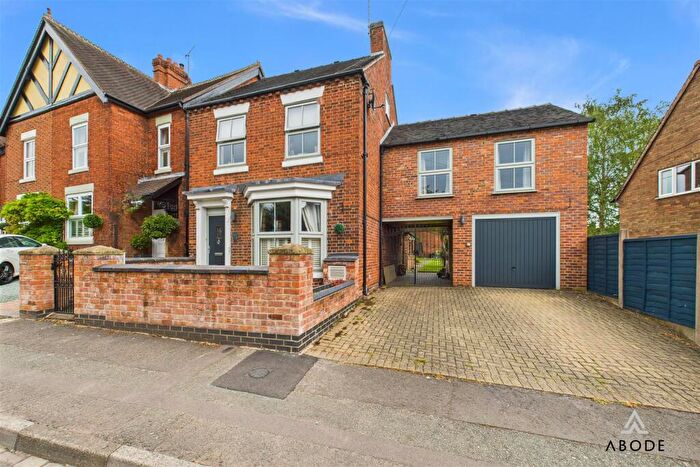 4 Bedroom Detached House For Sale In Stone Road, Uttoxeter, Staffordshire, ST14