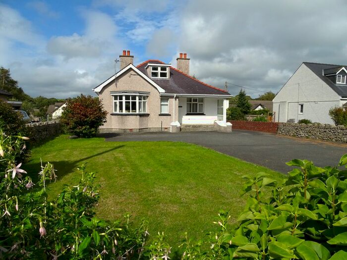 4 Bedroom Bungalow For Sale In Awelon, Penrallt, Llangefni, Ynys Mon, LL77