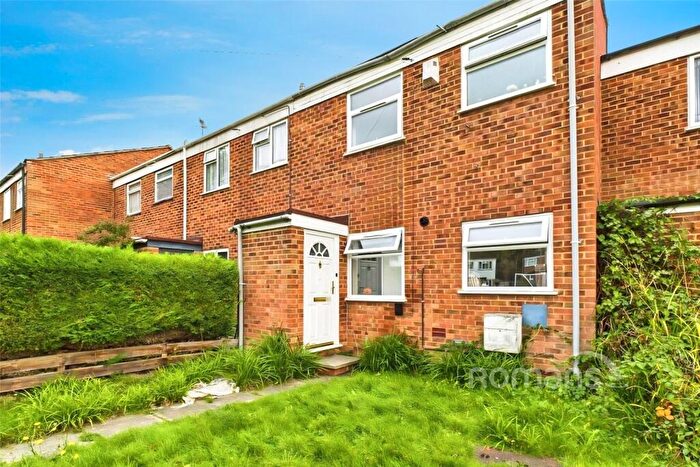 3 Bedroom Terraced House To Rent In Pinewood Park, Farnborough, Hampshire, GU14
