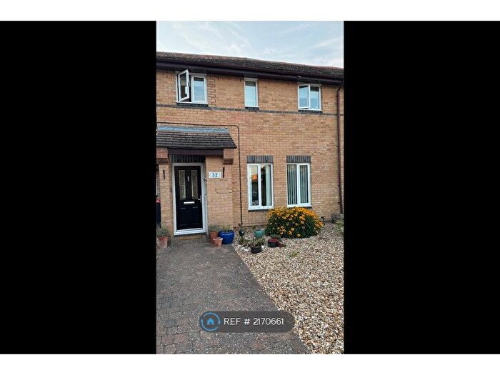 3 Bedroom Semi-Detached House To Rent In Greenhill Close, Loughton, Milton Keynes, MK5