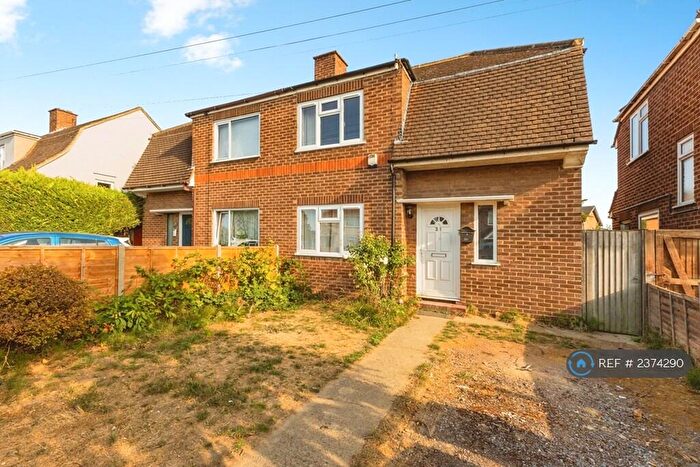 4 Bedroom Semi-Detached House To Rent In Greenfields Road, Reading, RG2