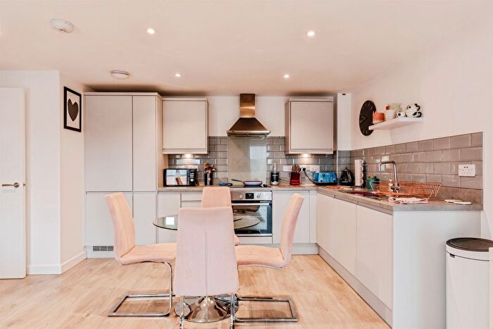 1 Bedroom Flat For Sale In Ashton Rise, Bristol, BS3