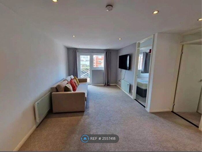 1 Bedroom Flat To Rent In Highmoor, Swansea, SA1