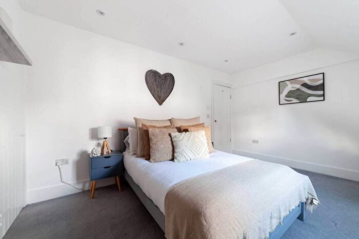 3 Bedroom Maisonette To Rent In Hill Rise, Richmond, Richmond, TW10