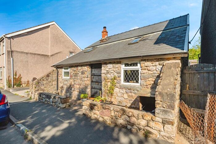 2 Bedroom Detached House For Sale In Heol Giedd, Ystradgynlais, Powys, SA9