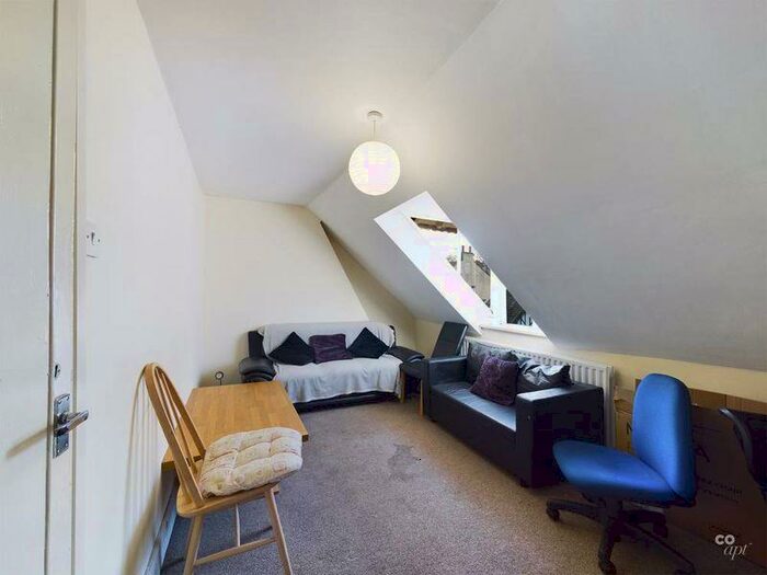 3 Bedroom Flat To Rent In Roundhill Crescent, Brighton, BN2