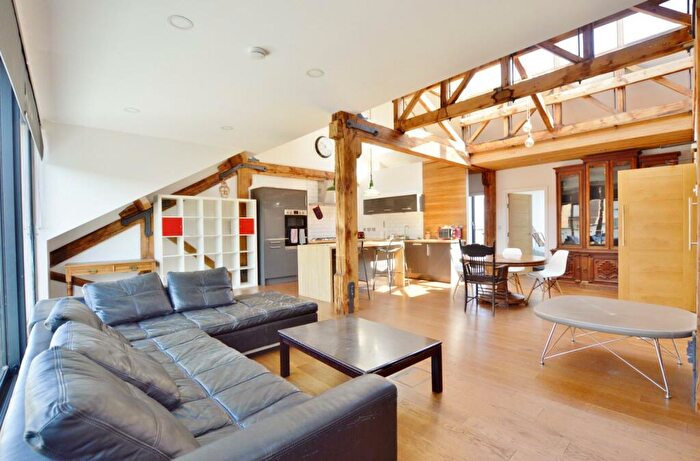 3 Bedroom Flat To Rent In Fawe Street, London, E14