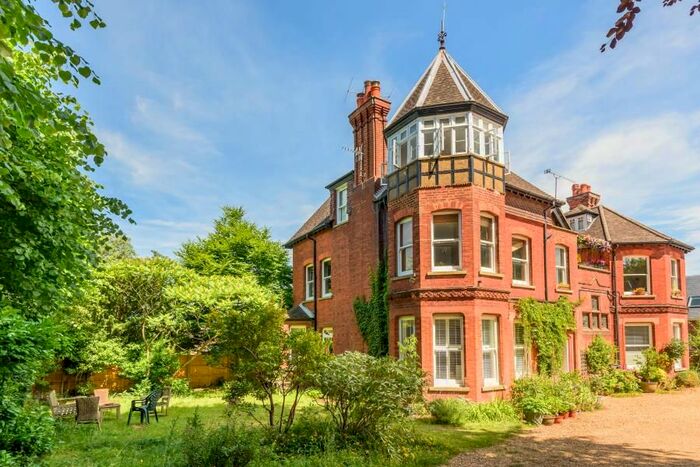 2 Bedroom Flat To Rent In Epsom Road, Guildford, GU1