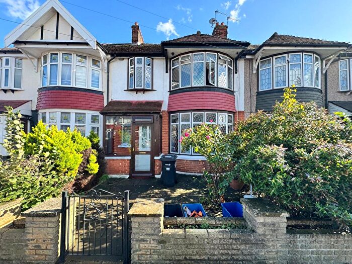 3 Bedroom Terraced House For Sale In Ashburton Avenue, Ilford, IG3