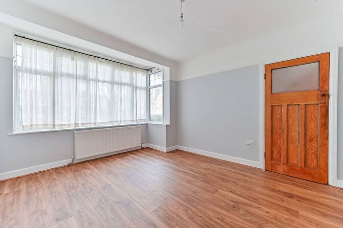 3 Bedroom Terraced House To Rent In Hatch Road, Norbury, London, SW16