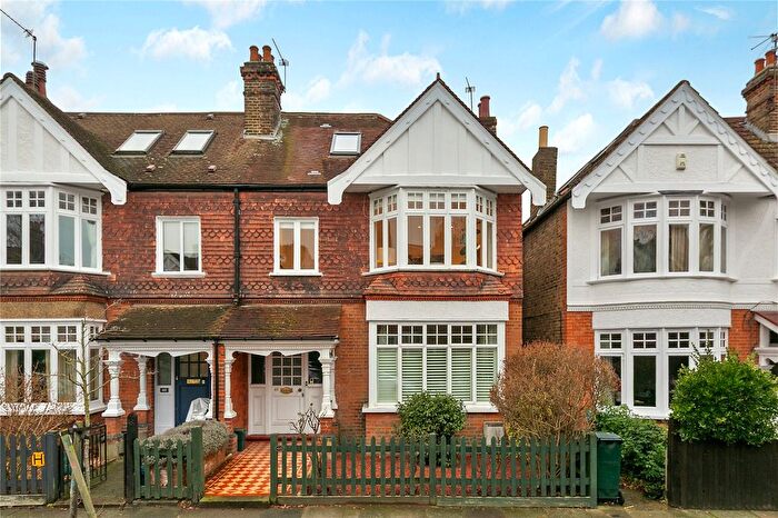 3 Bedroom Flat For Sale In Burlington Avenue, Kew, Surrey, TW9