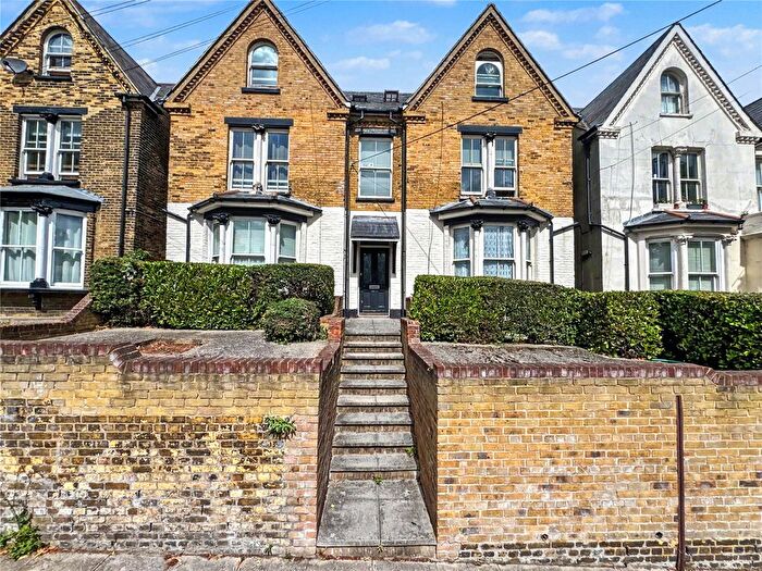 1 Bedroom Flat For Sale In Railway Street, Gillingham, Kent, ME7
