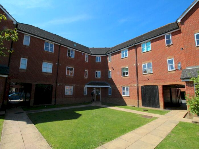 2 Bedroom Flat To Rent In Jacobs Oak, Ashford, Kent, TN24