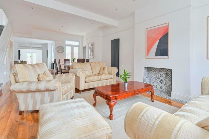 4 Bedroom Semi-Detached House To Rent In Hainthorpe Road, West Norwood, London, SE27