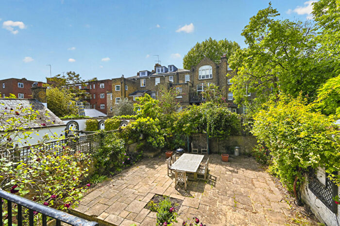 4 Bedroom Maisonette To Rent In Netherton Grove Chelsea London, SW10