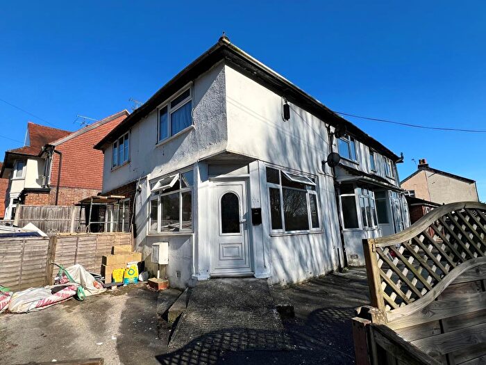 1 Bedroom Flat To Rent In Chapel Lane, High Wycombe, HP12