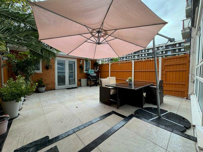 3 Bedroom Flat To Rent In St Aubins Court, London, N1