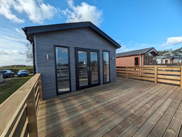 2 Bedroom Lodge For Sale In Tallington Lakes, PE9