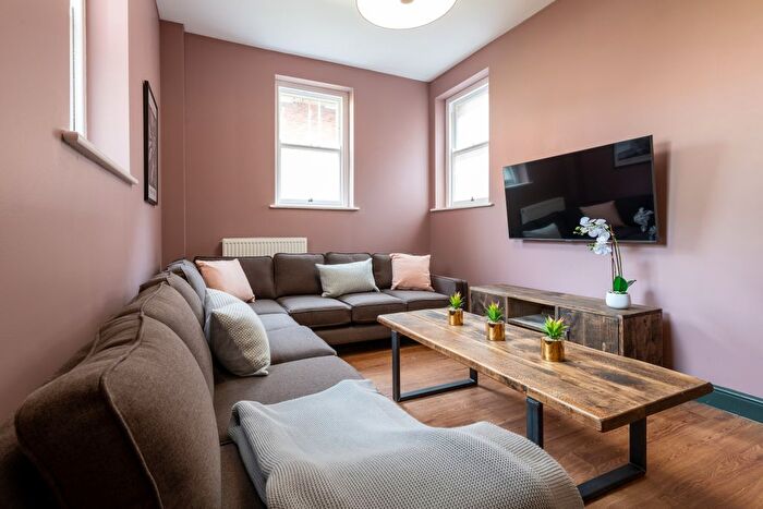 8 Bedroom Block Of Flats To Rent In Flat T Bishop Blackall School, Exeter, EX4