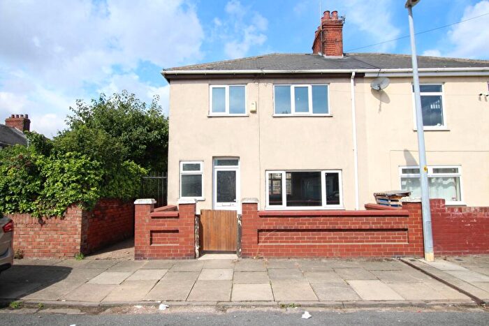 3 Bedroom Semi-Detached House To Rent In Dunmow Street, Grimsby, DN31