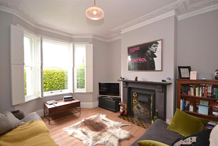 2 Bedroom End Of Terrace House To Rent In Trinity Road, East Finchley, London, N2